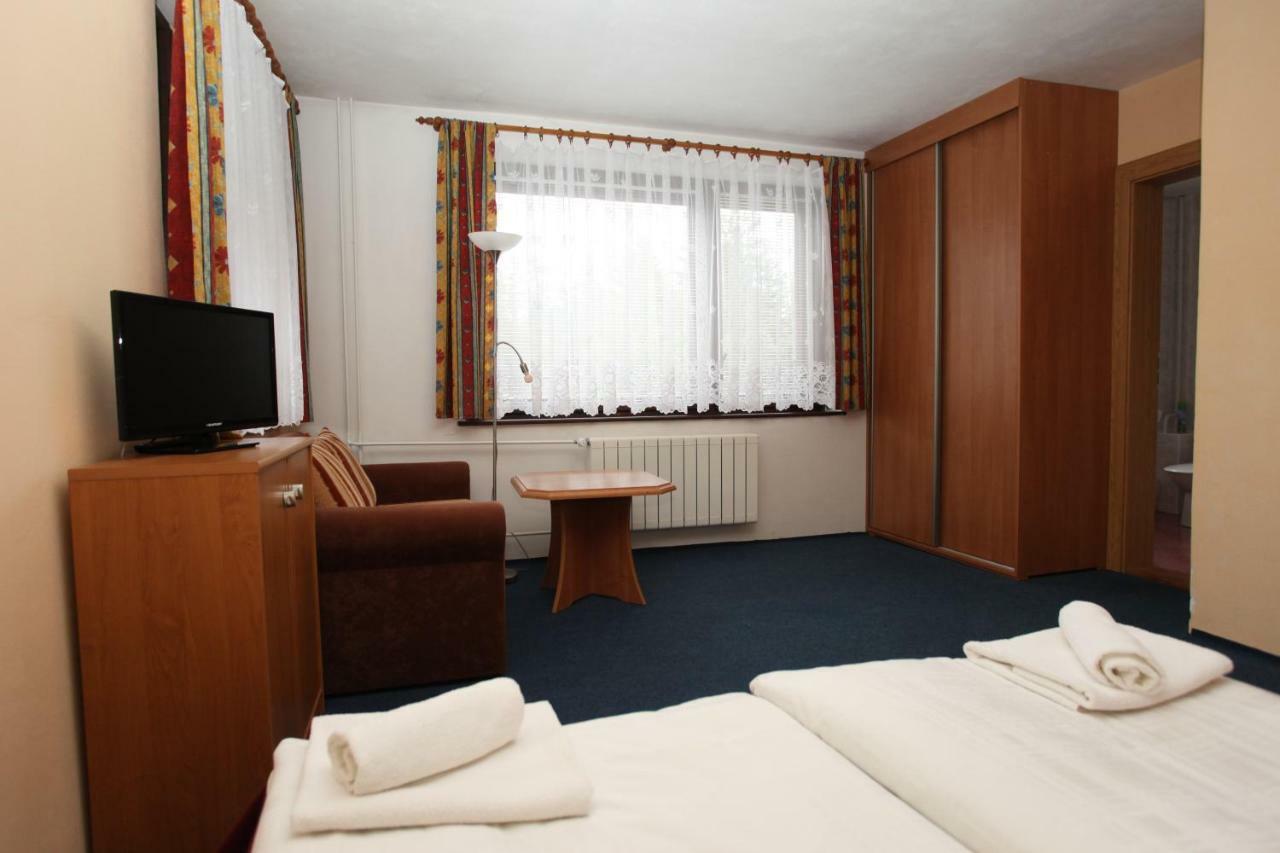 Penzion Demi Stara Lesna Bagian luar foto